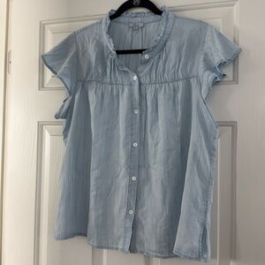 Rails Ruthie Top
Light Acid Wash, NWOT, size L.